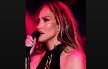 “1 миллион” - Дженнифер Лопестің мойнына қонған шегіртке елді шулатты