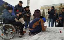 Оралда белсенділер ұшақ апатынан қаза болғандарды еске алды