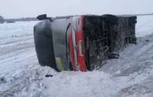 Казахстанский автобус с 54 пассажирами перевернулся в России