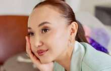 Прокурор: Перизат Қайраттың анасы 37 млн теңгеге көлік, 10 млн теңгеге Түркияға қыдырып барған