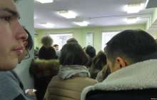 Апаттан зардап шеккендерге көмектесу үшін қан тапсыру орталығына жүздеген адам жиналды