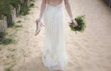 Ұлының үйлену тойына қалыңдықпен бірдей көйлек киіп барған ене сынға ұшырады