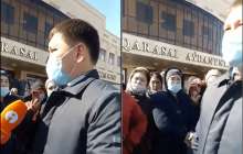 Жүздеген адам жұмыссыз қалған. Қаскелеңдіктер әкімдік алдына ереуілге шықты
