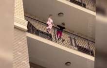 Ақтауда 11-қабаттың балконында ойнаған балалар тұрғындардың зәресін ұшырды