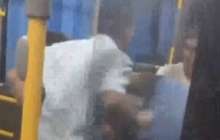 Алматыда ер адам автобуста егде жастағы жолаушыны соққыға жыққан