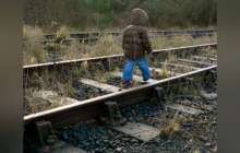 Пойыз қағып кеткен екі жасар бүлдіршін көз жұмды  