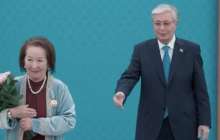 Тоқаевтың жанынан кетіп қалған атақты диктор желі жұлдызына айналды 