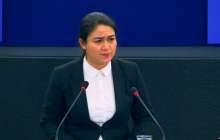 Қытай түрмесінде отырған ұйғыр белсендісінің қызы әкесіне берілген сыйлықты алды