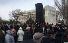 Бішкекте белсенділер жемқорлыққа қарсы шығып, БАҚ-қа қысым жасамауды талап етті