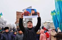 Құрбандарға құран оқу, "Назарбаевсыз Қазақстан" һәм наразыларды ұстау