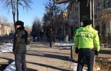 Шымкенттегі Азаттық тілшісін белгісіз біреулердің аңдығаны байқалды