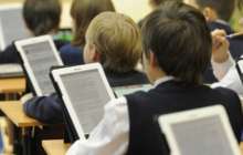 Мектептегі оқулықтарды планшеттер алмастырады - Бағдат Мусин
