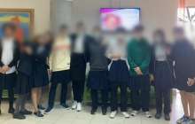 Алматыдағы Назарбаев Зияткерлік мектебінде оқушының суицидінен кейін наразылық акциясы өтті