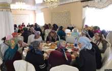 Көп балалы аналар былтыр өрттен қаза болған бес сәбиге арнап ас берді