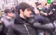 Мәскеуде полицеймен төбелескен жігітті Қадыровтың адамдары іздеп жатыр