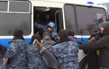 Ағаділ жаназасынан кейін митингіге шықпақ болған белсенділерді полиция ұстады