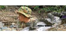 Алып жыланмен өзенде жүзген жасөспірім өліп қала жаздады (видео)