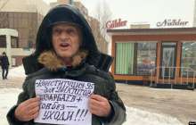 Заңгер Фабрый пикетке шығып, Назарбаевтың отставкасын талап етті