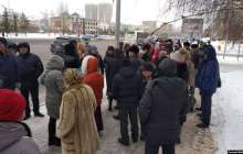 Дулат Ағаділдің тергеу изоляторындағы қазасынан кейін белсенділер ІІМ алдына жинала бастады