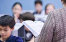 Алты ай өлікті үйінде сақтаған мұғалім оқушыларға сабақ беріп жүр (Видео)