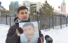 Алматы тұрғыны Нұр-Сұлтандағы Қытай елшілігі алдында пикет өткізді