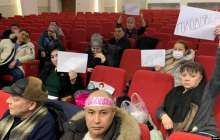 Нұр-Сұлтанда сот шешіміне наразылар "Нұр Отан" ғимаратында аштық жариялап отыр