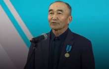 “20 жыл”: Марапат алған көше сыпырушысына ел тамсануда