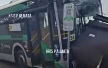 Алматыда автобус аялдамаға соғылып, бірнеше адам жарақат алды