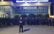 Жаңаөзенде мұнайшылар еңбек құқығы бұзылғанын айтып, ереуілге шықты (видео)