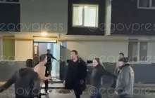 Алматыда тұрғын үй ауласында жаппай төбелес болды (видео)