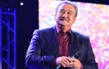 Нұрлан Өнербаев енді “Анашым” әнін орындамайтынын жеткізді