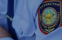 Алматыда жол қозғалысын реттеп тұрған полицейді көлік қағып кетті