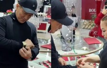 Алтынай Жорабаеваның сіңлісі Сәкен Майғазиевке бриллиантпен көмкерілген алтын сағат сыйлады