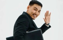 "Қажылыққа жинаған ақшаны ставкаға тіккен": Блогер Сариев туралы сұмдық дерек шықты