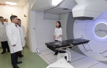 Олжас Бектенов мемлекеттің қолдауымен жарақтандырылған Ұлттық ғылыми онкология орталығының жаңа корпусының жағдайын тексерді