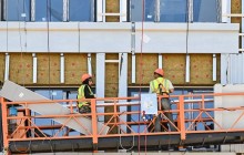 Астанада үш құрылысшы биіктен құлап кетті: Полиция тергеу бастады