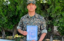 "Түрмеге ережесіз жекпе-жекке апарған": Әскерде көз жұмған сарбаз Алмас Шахимовтың анасы ұлын қалай өлтіргенін айтты