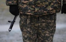 Сарбаз әскери ант кезінде басын бөтелкемен ұрамын деп көзінен айырылды