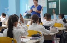 "Мұғалімдердің жартысынан көбі өз пәнін білмейді" – Мәжіліс депутаты шындықты ашып айтты