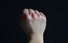 «Миы шайқалды»: Қарағандыда төртінші сынып оқушылары өз құрдасын өлімші етіп ұрып тастаған