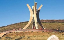 Ұлытау облысында далада дәрет сындырып отырған ер адамның фотосы өңірді танымал еткен