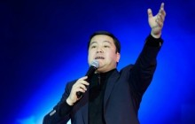 Әзілкеш Тұрсынбек Қабатовтың концертінде ел күтпеген тосын жағдай орын алды (ВИДЕО)