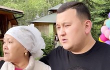 Елдос "Колобок" анасы жайлы айтып, желі қолданушыларының көңілін босатты (ВИДЕО)