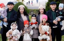 "10 жыл бірге": Егіздерден құралған отбасы көпшілікті тәнті етті (ФОТО)