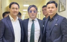 Үстінен қылмыстық іс қозғалды делінген Мұқасан Шахзадаев концертте ән айтып жүр (ФОТО)