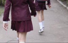 “Қысқа юбка, макияж”: діни блогер мектеп оқушыларына шүйлікті