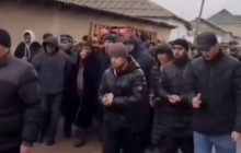 "Маған ақша емес, бала керек": Ресейде қайтыс болған 10 жастағы тәжік баласының анасы шырылдап отыр (ВИДЕО)