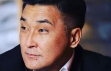 “Мен де құлақ тесіп, шаш бояттым” - Алмат Сақатов