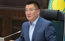 «Отырсаң опақ, тұрсаң сопақ»: Байханов Threads желісін жүргізу себебін түсіндірді