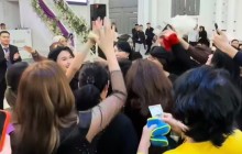 Тілашарда долларлап шашу шашқан блогер елді таңғалдырды (ВИДЕО)